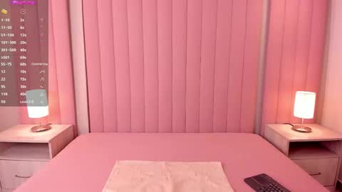 Lexie Thompson  online show from March 10, 12:10 pm