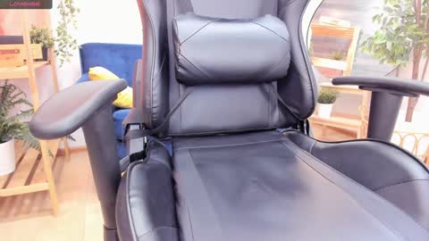 Snapshot of lexihoward chatting on January 22, 1:53 pm Lexi online show from January 22, 1:53 pm