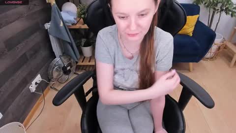 Snapshot of lexihoward chatting on February 10, 6:42 am Lexi online show from February 10, 6:42 am