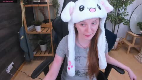 Snapshot of lexihoward chatting on March 3, 6:26 am Lexi online show from March 3, 6:26 am