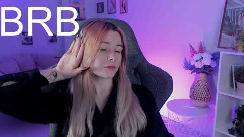 Snapshot of lexiwenford chatting on December 16, 5:49 am Lexi Wenford NO NUDE GODDESS online show from December 16, 5:49 am