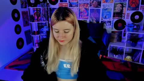 Snapshot of lexiwenford chatting on December 27, 6:14 am Lexi Wenford NO NUDE GODDESS online show from December 27, 6:14 am