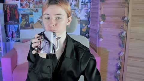 Snapshot of lexiwenford chatting on December 28, 8:58 am Lexi Wenford NO NUDE GODDESS online show from December 28, 8:58 am