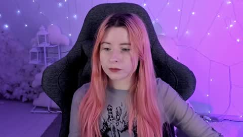 Snapshot of lexiwenford chatting on January 14, 5:51 am Lexi Wenford NO NUDE GODDESS online show from January 14, 5:51 am