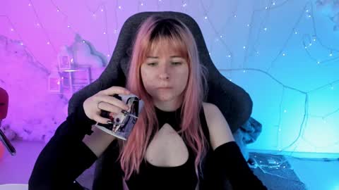 Snapshot of lexiwenford chatting on February 4, 2:49 am Lexi Wenford NO NUDE GODDESS online show from February 4, 2:49 am