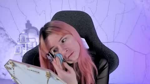 Snapshot of lexiwenford chatting on February 10, 2:52 am Lexi Wenford NO NUDE GODDESS online show from February 10, 2:52 am