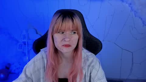 Snapshot of lexiwenford chatting on February 17, 5:47 am Lexi Wenford NO NUDE GODDESS online show from February 17, 5:47 am