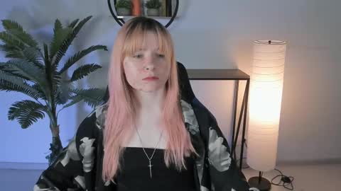 Snapshot of lexiwenford chatting on February 21, 3:12 am Lexi Wenford NO NUDE GODDESS online show from February 21, 3:12 am