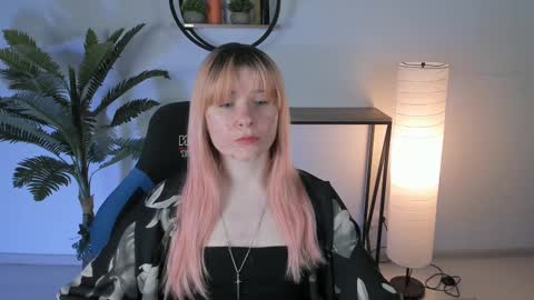 Snapshot of lexiwenford chatting on February 21, 6:18 am Lexi Wenford NO NUDE GODDESS online show from February 21, 6:18 am