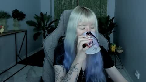 Snapshot of lexiwenford chatting on November 13, 3:05 am Lexi Wenford NO NUDE GODDESS online show from November 13, 3:05 am