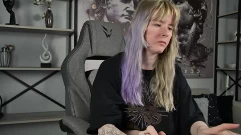 Snapshot of lexiwenford chatting on May 21, 2:51 am Lexi Wenford NO NUDE GODDESS online show from May 21, 2:51 am