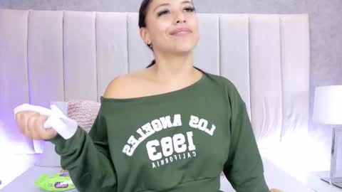 Snapshot of lexxi_gb chatting on October 14, 4:02 am lexxi_gb online show from October 14, 4:02 am