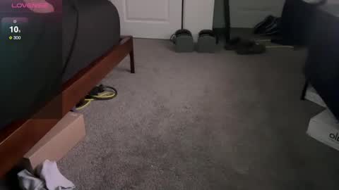 Snapshot of lexxxcazzo chatting on February 7, 7:07 am Dromaeosaurex online show from February 7, 7:07 am