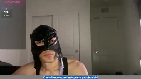 Snapshot of lexxxcazzo chatting on October 22, 9:09 am Dromaeosaurex online show from October 22, 9:09 am