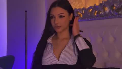 LexyBanks online show from February 4, 8:42 am