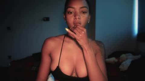 LEXY - Independent account online show from April 18, 12:42 pm