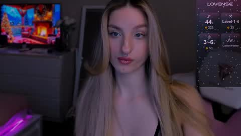 Lexy online show from December 8, 10:47 pm