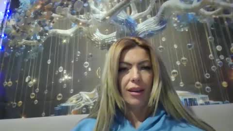 Leya online show from December 23, 1:40 am