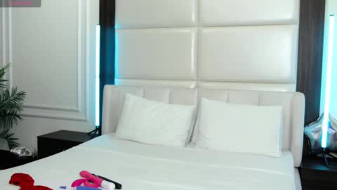 Leya online show from March 10, 7:07 pm