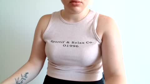 Snapshot of leyla_le chatting on August 5, 5:54 am Leyla online show from August 5, 5:54 am