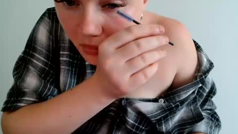 Snapshot of leyla_le chatting on August 7, 8:05 am Leyla online show from August 7, 8:05 am