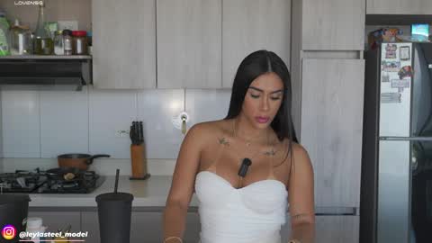 Snapshot of leyla_steel chatting on May 20, 1:50 pm INSTA leylasteel model online show from May 20, 1:50 pm