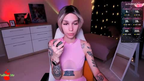 Snapshot of leylanoir chatting on December 4, 2:48 pm LEA online show from December 4, 2:48 pm
