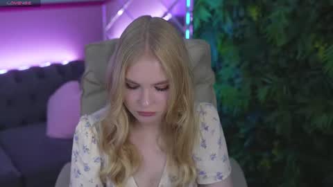 Snapshot of leylareed chatting on July 22, 6:27 am Layla online show from July 22, 6:27 am
