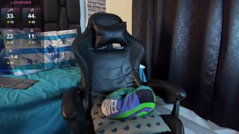 L E Y T O N online show from December 4, 2:53 am