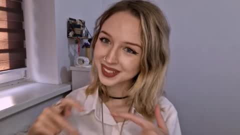 Mia online show from November 12, 10:15 am