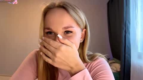 Mia online show from November 22, 12:15 pm