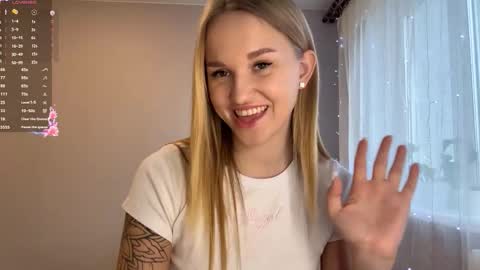 Mia online show from December 2, 11:26 am