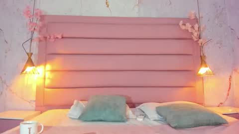 Snapshot of lezy_ chatting on September 19, 7:47 pm LEZY online show from September 19, 7:47 pm