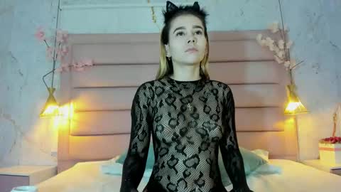 Snapshot of lezy_ chatting on September 28, 7:30 pm LEZY online show from September 28, 7:30 pm