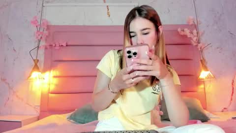 Snapshot of lezy_ chatting on September 30, 7:41 pm LEZY online show from September 30, 7:41 pm