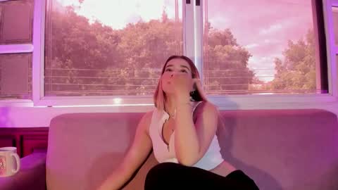 Snapshot of lezy_ chatting on October 1, 1:50 pm LEZY online show from October 1, 1:50 pm