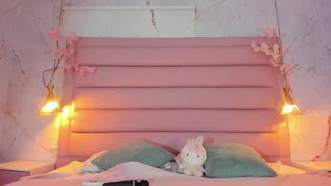 Snapshot of lezy_ chatting on October 7, 7:44 pm LEZY online show from October 7, 7:44 pm