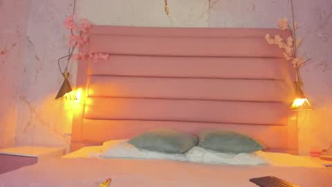 Snapshot of lezy_ chatting on October 19, 11:27 pm LEZY online show from October 19, 11:27 pm