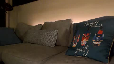 Snapshot of lezzrene chatting on December 11, 5:53 am Hornystonerchick online show from December 11, 5:53 am