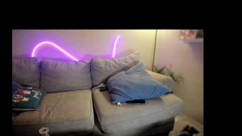 Snapshot of lezzrene chatting on December 28, 5:23 am Hornystonerchick online show from December 28, 5:23 am