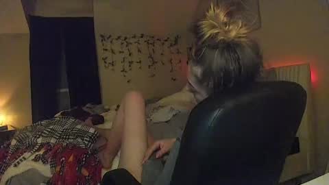 Snapshot of lezzrene chatting on February 21, 8:51 am Hornystonerchick online show from February 21, 8:51 am