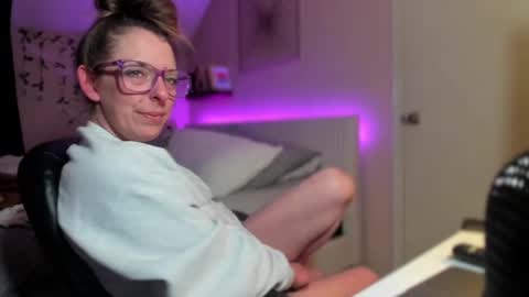 Snapshot of lezzrene chatting on March 10, 8:15 am Hornystonerchick online show from March 10, 8:15 am