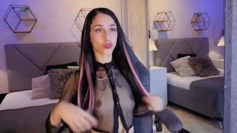 Snapshot of lhiamfitt10 chatting on April 2, 4:37 pm lhiam online show from April 2, 4:37 pm