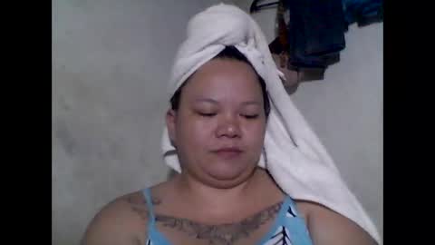 lhiannash33 online show from September 18, 7:10 am