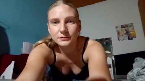 lia06_ online show from October 3, 6:05 pm