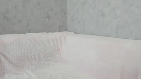 LEANNAA online show from December 14, 9:14 am