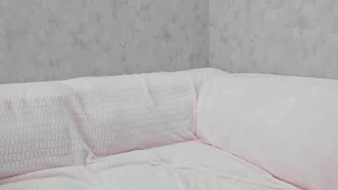 LEANNAA online show from December 21, 7:15 am