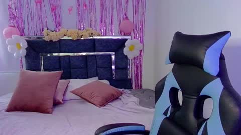 Snapshot of lia_14_ chatting on October 9, 5:55 pm Lia online show from October 9, 5:55 pm