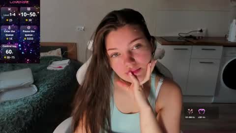 Snapshot of lia_2002_ chatting on April 24, 9:34 am lia_2002_ online show from April 24, 9:34 am