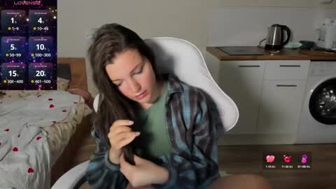 Snapshot of lia_2002_ chatting on April 28, 1:27 pm lia_2002_ online show from April 28, 1:27 pm